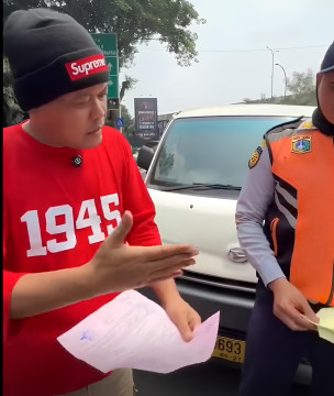 Mobil double cabin milik Sule saat kena tilang petugas Dishub. (X)